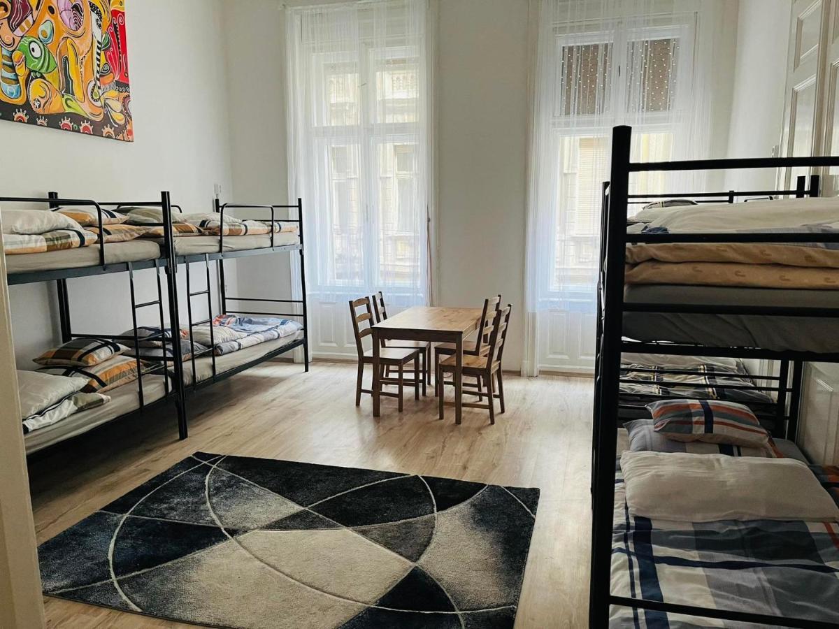 East Point Hostel Budapest Eksteriør billede