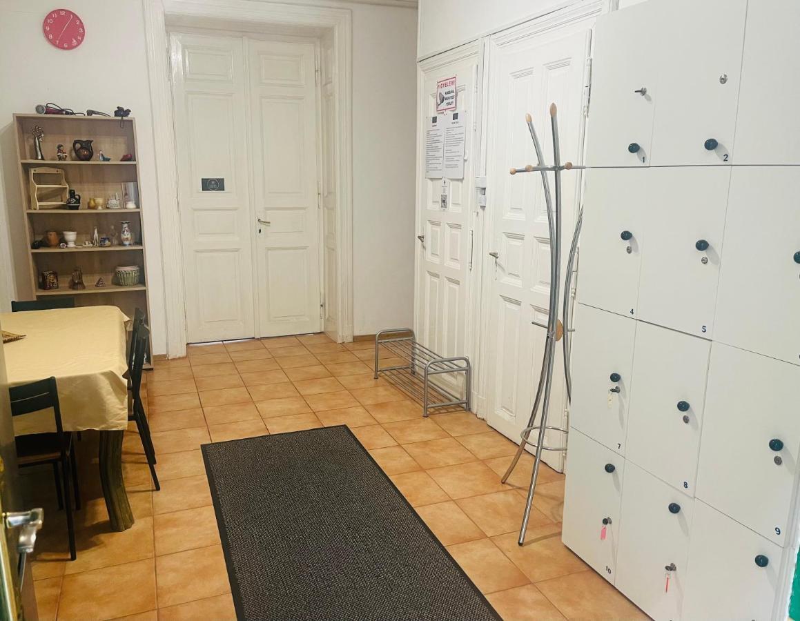 East Point Hostel Budapest Eksteriør billede
